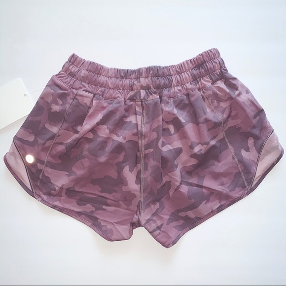 NWT Lululemon Hotty Hot Shorts 2.5” - Picture 2 of 4